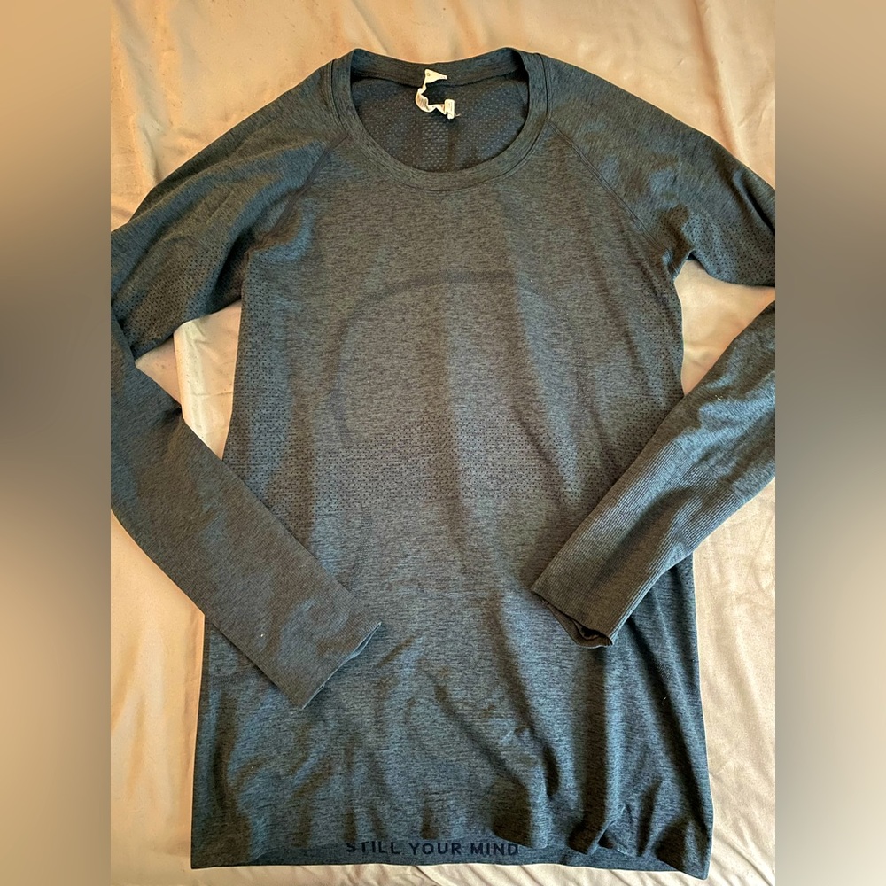 Lululemon Swiftly Tech Long Sleeve Shirt 2.0. Size 8. True Navy/Iron Blue